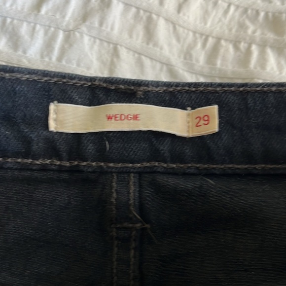 Euc Levi’s wedgie dark denim - Picture 4 of 9